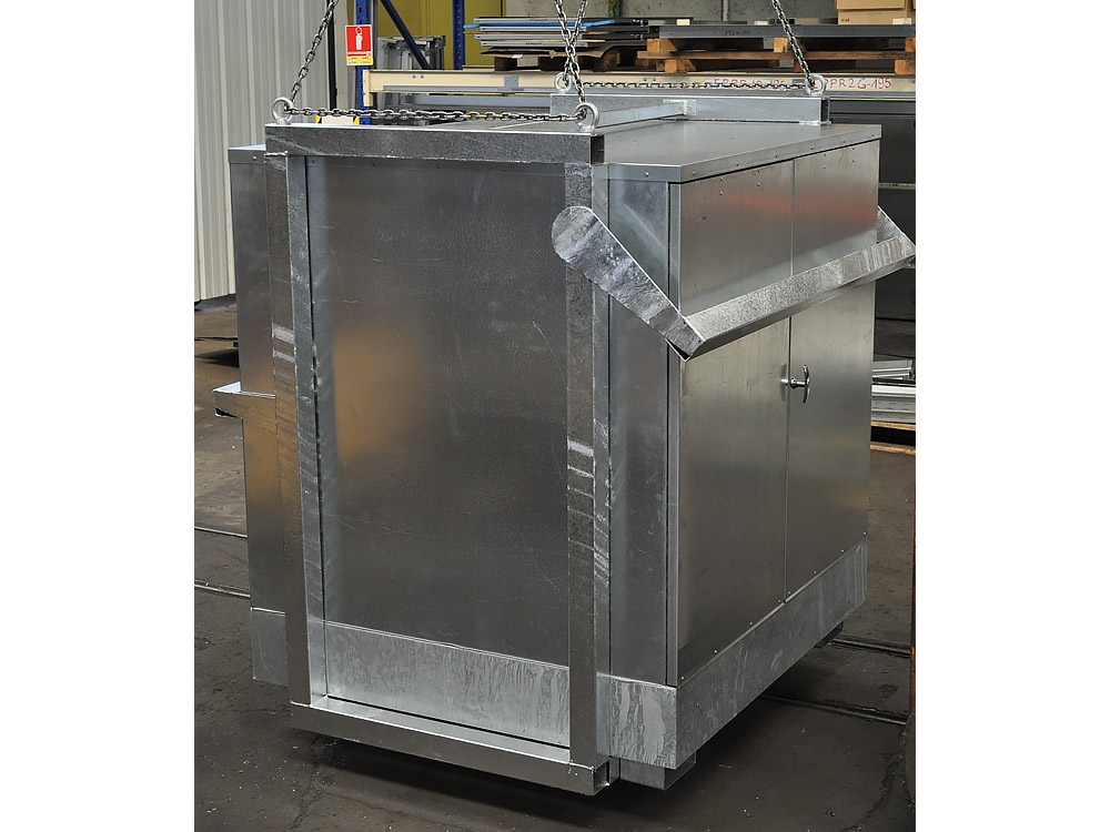 Abri de stockage avec bac de rétention et caillebotis acier galvanisé - Carénage complet, box élingable