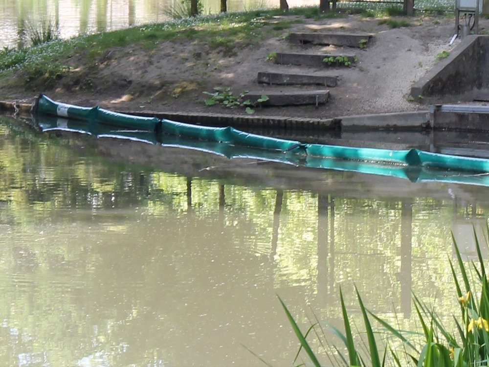 Barrage flottant anti-pollution - Installation permanente - Barrage avec jupe PVC de 30 cm 