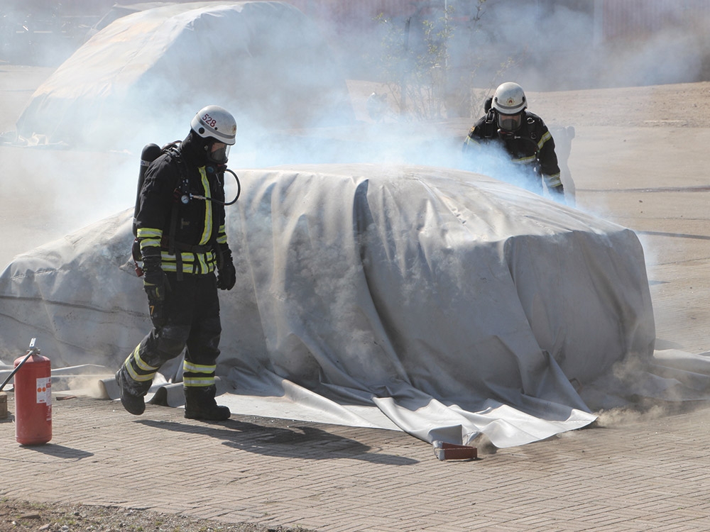 Couvertures anti-feu pour véhicules et matériels avec batteries lithium