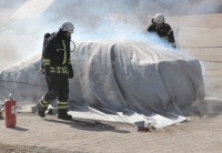 Couvertures anti-feu pour véhicules et matériels avec batteries lithium